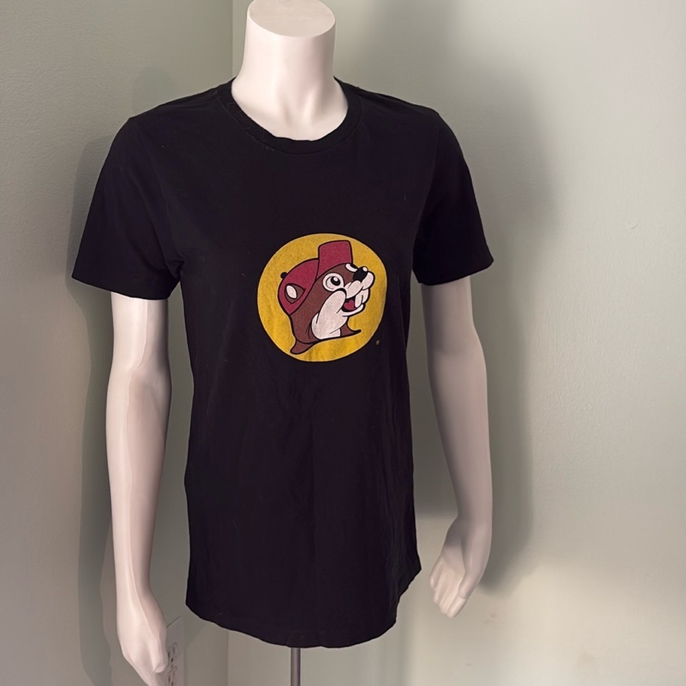 bucees black tee small